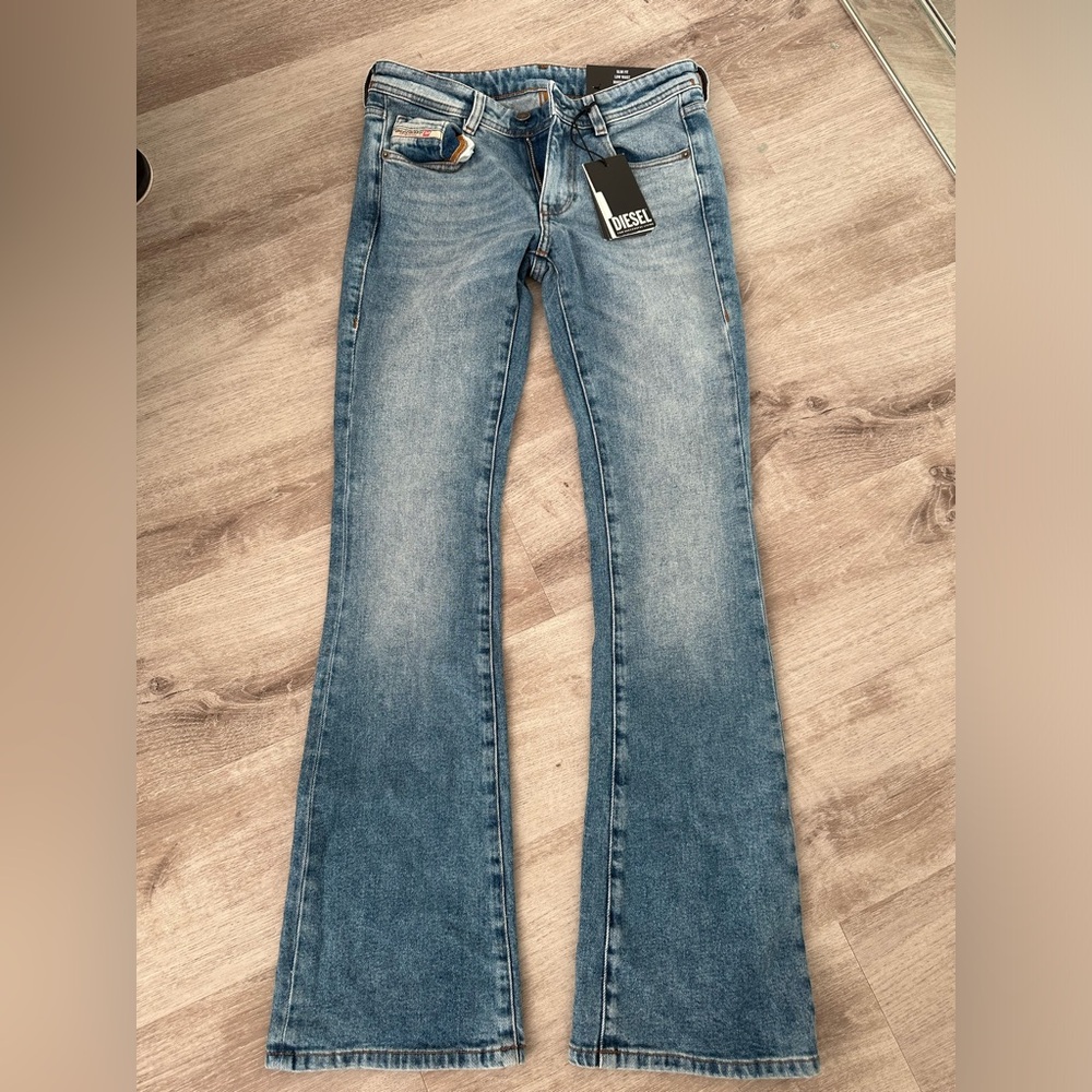 BRAND NEW DIESEL 1969 D-Ebby Jeans -R9B92